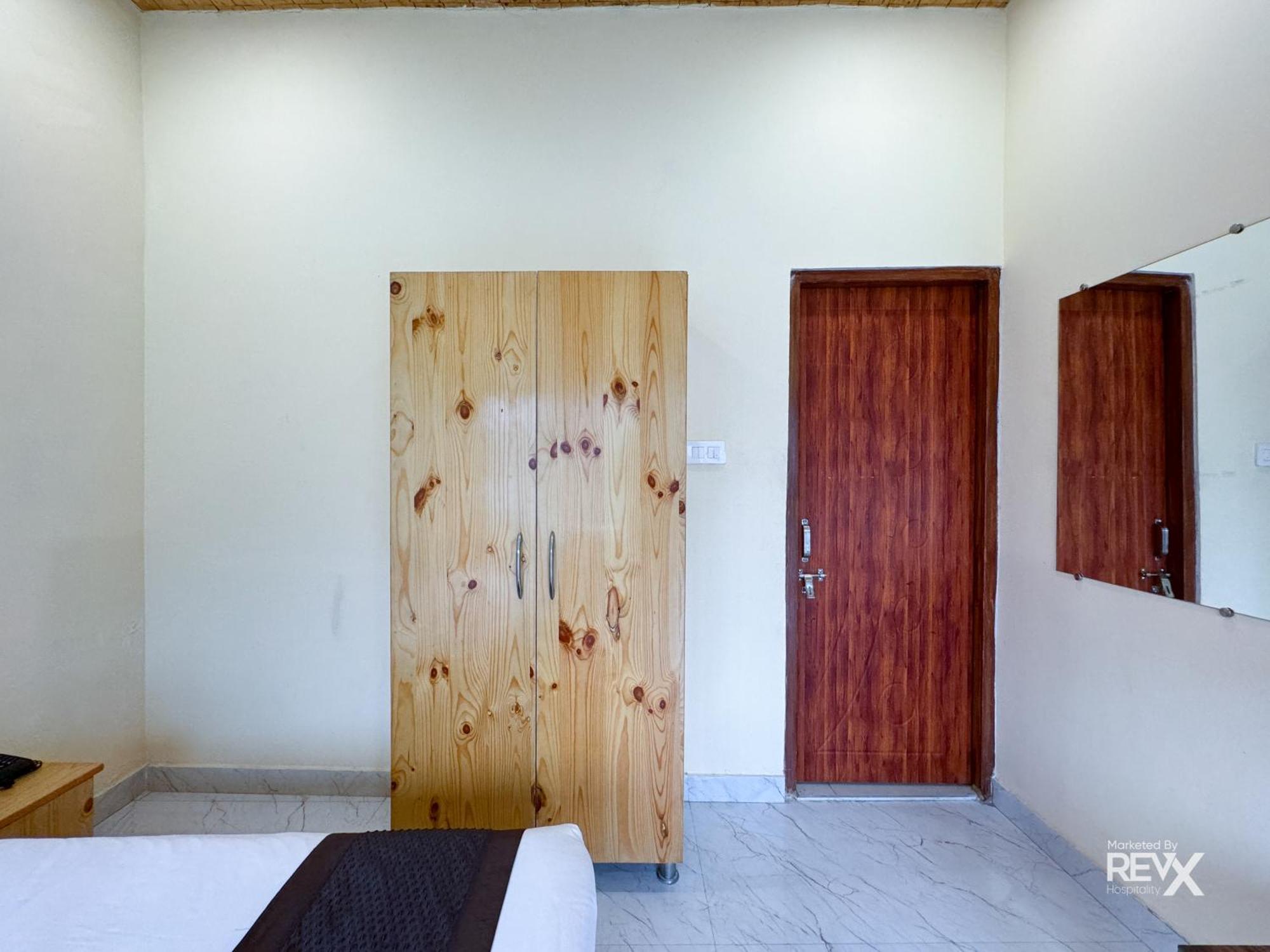 Hotel The Leisure Cave On The Ganges Rishīkesh Exterior foto
